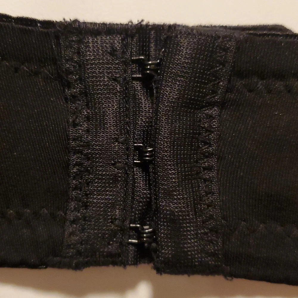 Kathy Ireland Intimates Bundle Of 2 Black and White Women's Wired Bra Set - 36D